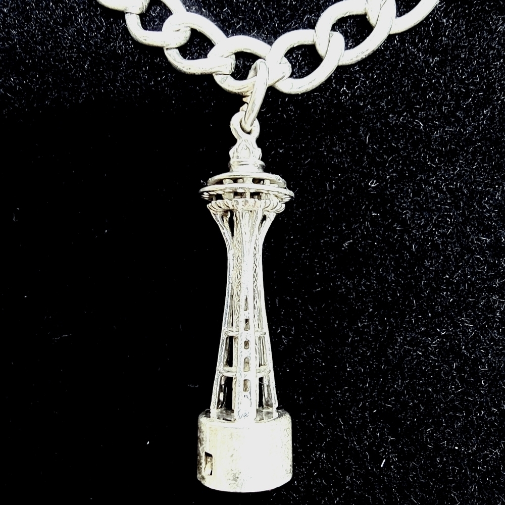 Vintage Sterling Silver Charm Bracelet with Seattle Space Needle - Picture 2 of 5